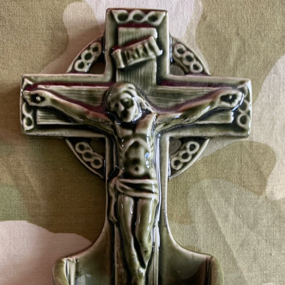 Knock Pottery - Ireland Vintage Wall Mount Ceramic Crucifix Holy Water Holder - Picture 2 of 8